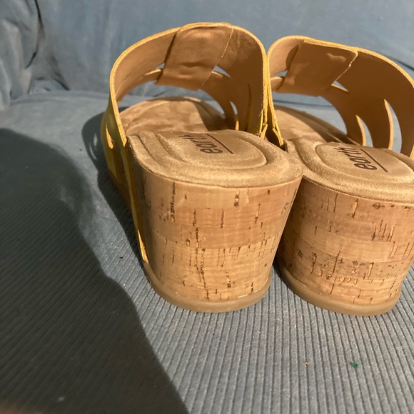 NWB. Beautiful soft luxurious Comfort EARTH 3” wedge open toe slides-brand new - Picture 6 of 8